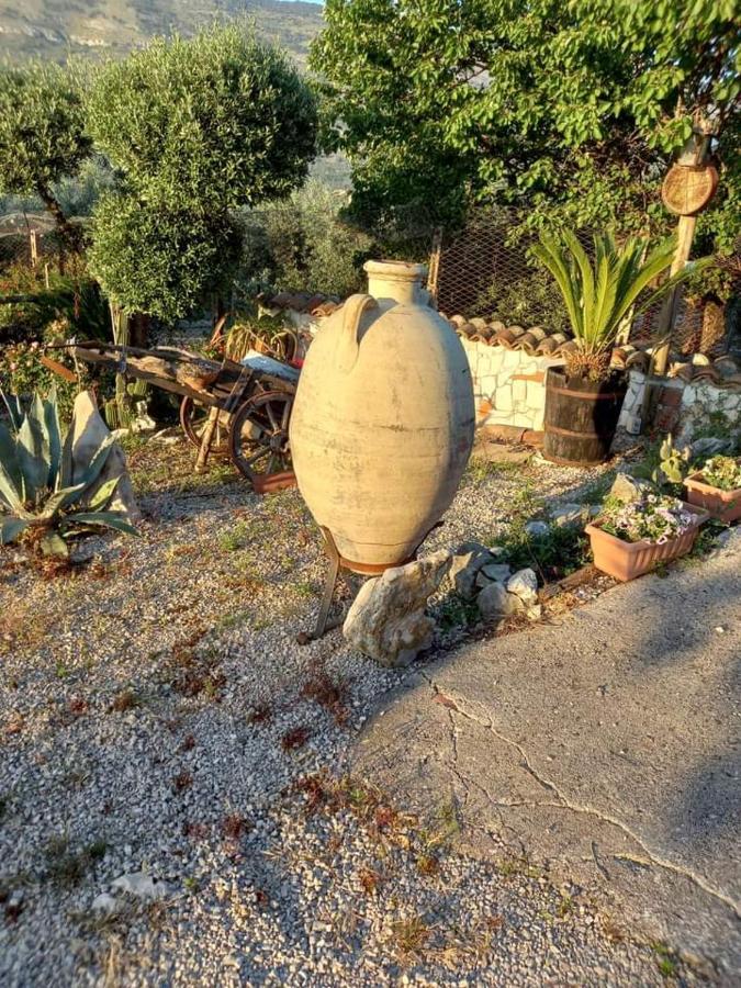 Le Capanne Di Villa Margherita Sonnino Bagian luar foto
