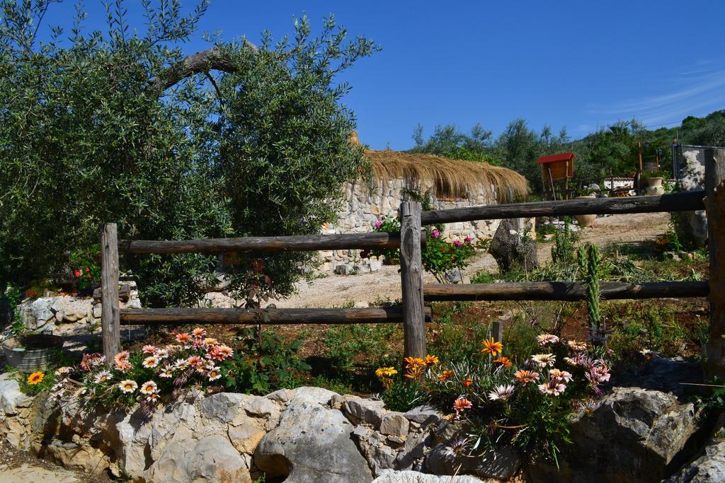 Le Capanne Di Villa Margherita Sonnino Bagian luar foto
