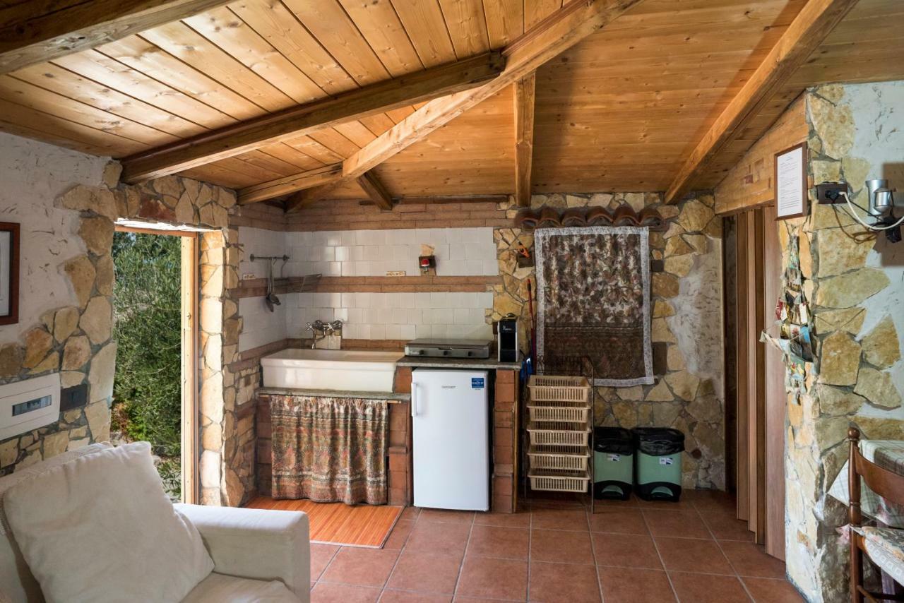 Le Capanne Di Villa Margherita Sonnino Bagian luar foto