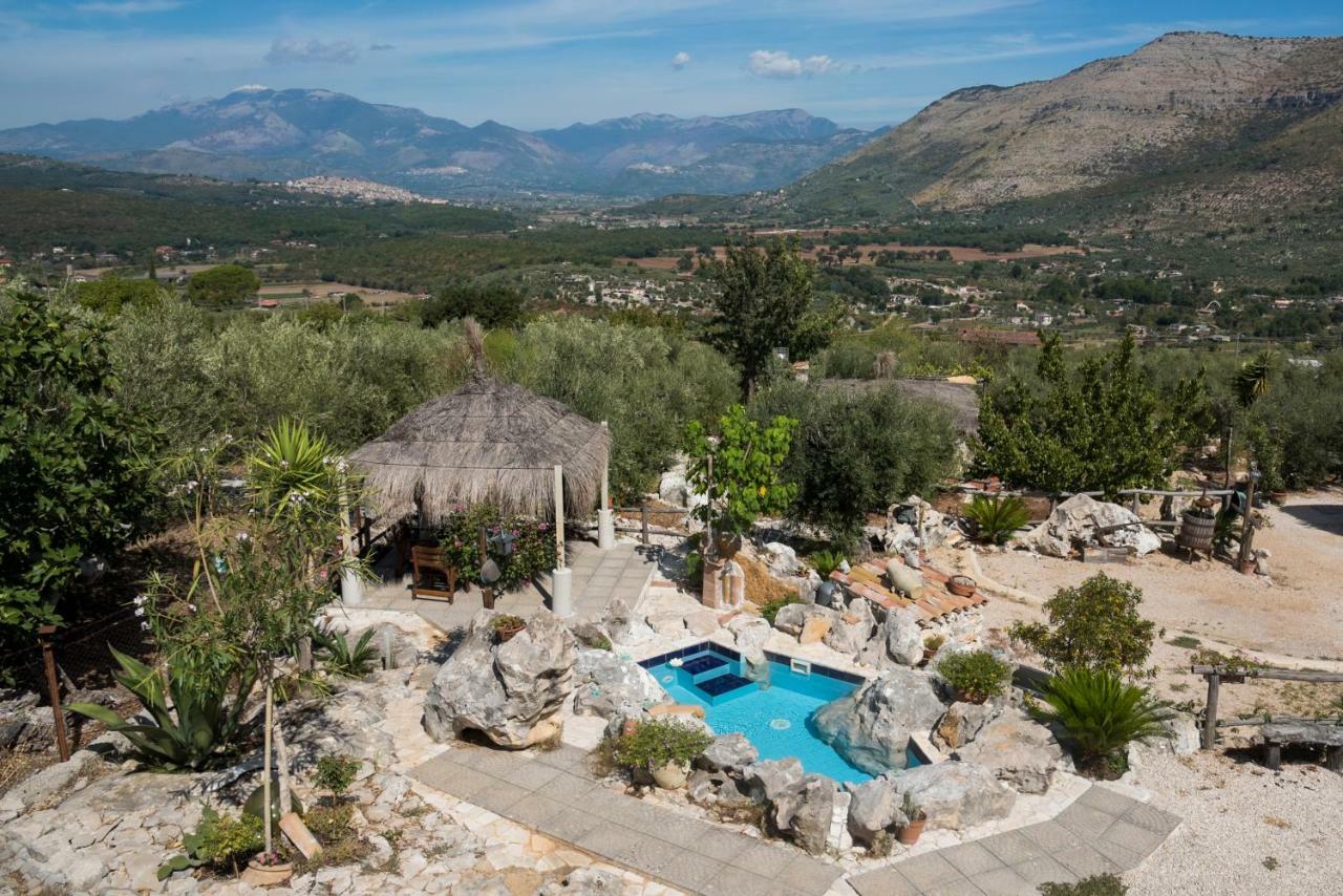 Le Capanne Di Villa Margherita Sonnino Bagian luar foto