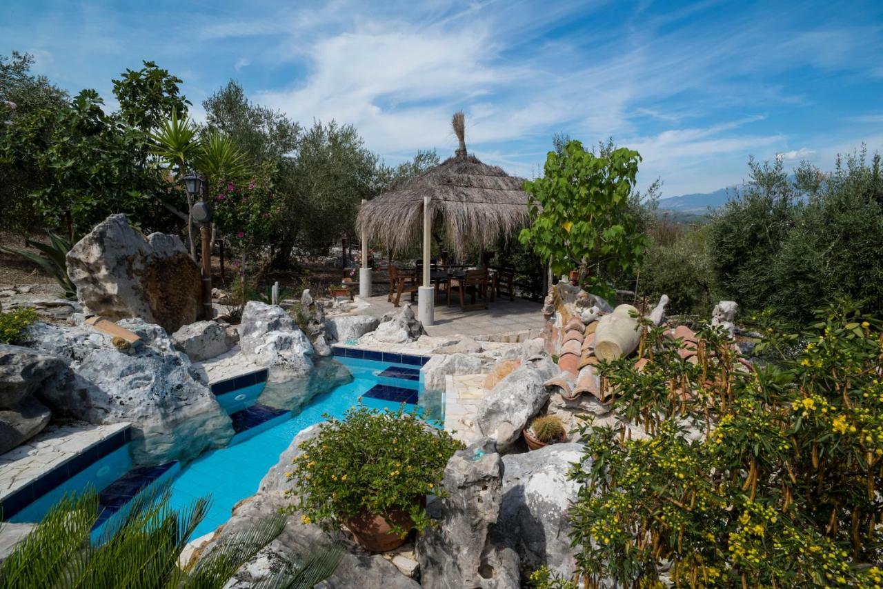 Le Capanne Di Villa Margherita Sonnino Bagian luar foto